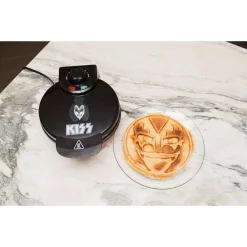 Electric Skillets & Indoor Grills Uncanny Brands Black Kiss Demon American Waffle Maker -MegaChef Sales Shop black uncanny brands waffle makers wm kss rd dem 1f 1000