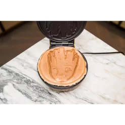 Electric Skillets & Indoor Grills Uncanny Brands Marvel Movie Groot Waffle Brown Maker -MegaChef Sales Shop brown uncanny brands waffle makers wm mvm grt 4f 1000