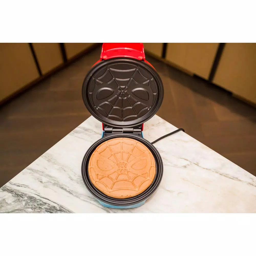 Electric Skillets & Indoor Grills Uncanny Brands Marvel Classic Spiderman Red Waffle Maker 3 Electric Skillets & Indoor Grills Uncanny Brands Marvel Classic Spiderman Red Waffle Maker - Image 3