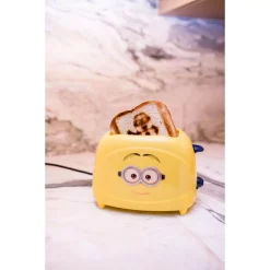 Toasters Uncanny Brands Minions Dave 2-Slice Yellow Toaster -MegaChef Sales Shop yellow uncanny brands pop up toasters tste des dav c3 1000